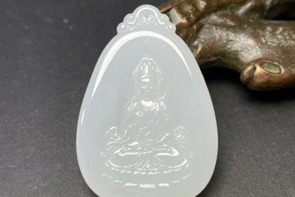 楼玉：优雅与智慧并存，玉质人生光彩照人
