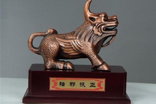 刀摆设的神秘风水效应：家居风水必备神器