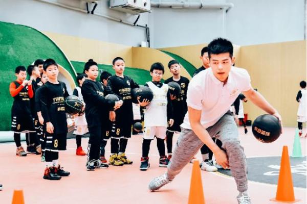 解码张嘉润：探寻名字背后的文化内涿