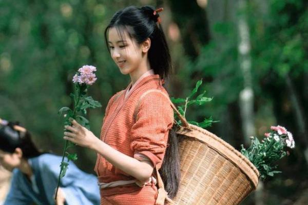 芳华独艳，臀痣之谜揭开！