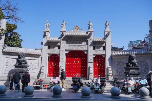 端午佳节观音祭:香火缭绕中,民俗风情传承久 端午佳节观音祭:香火缭绕中,民俗风情传承久