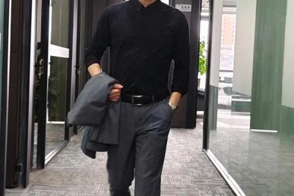 姚小结名运飞扬：姓名解析中的璀璨星辰