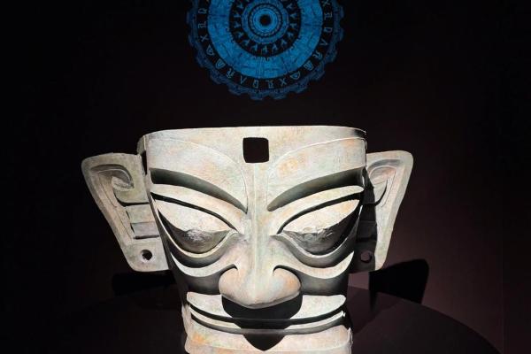 面容如画：揭秘面具脸型背后的神秘面相之谜